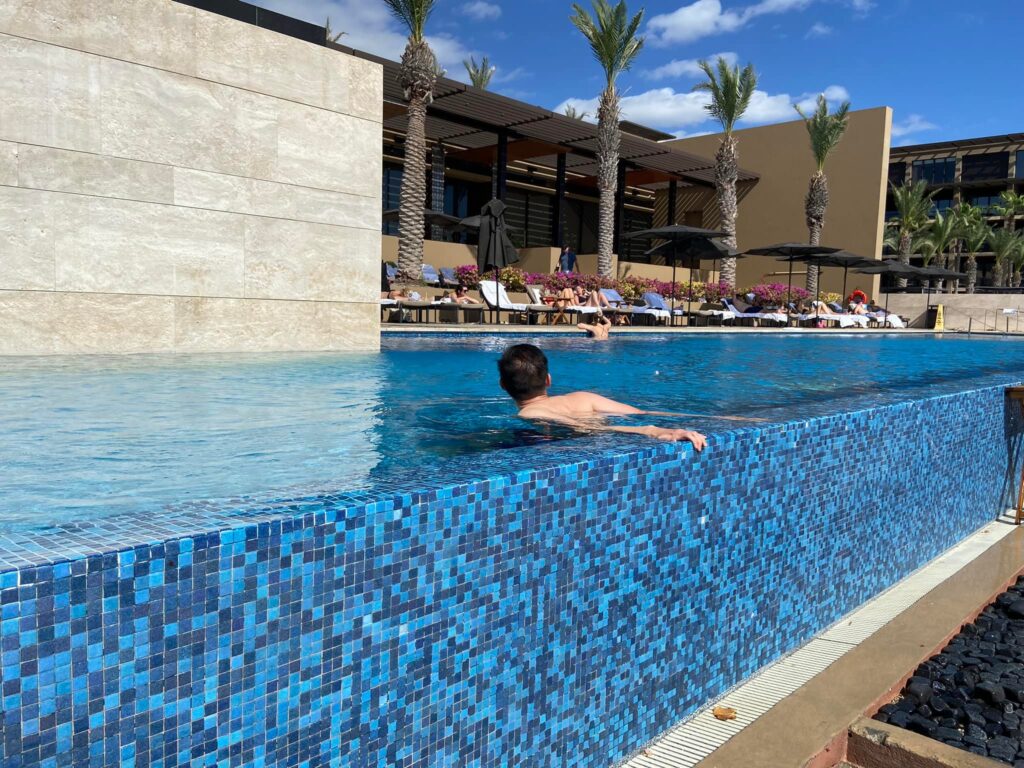 los cabos jw marriott boundless-swimming-pool